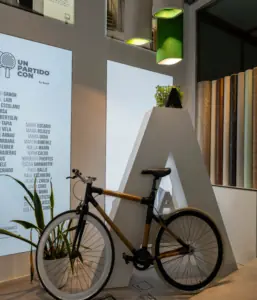 Espacio corporativo de Grupo Seyal en Zaragoza Diseño de identidad de marca y rótulo corpóreo